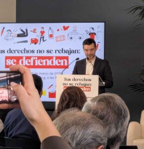 Ministro de Consumo del Gobierno de España, Don Pablo Bustinduy, en el evento del Día de las Consumidoras 2026, al que fue invitada Patricia Ramos, CEO de ADIRIA.